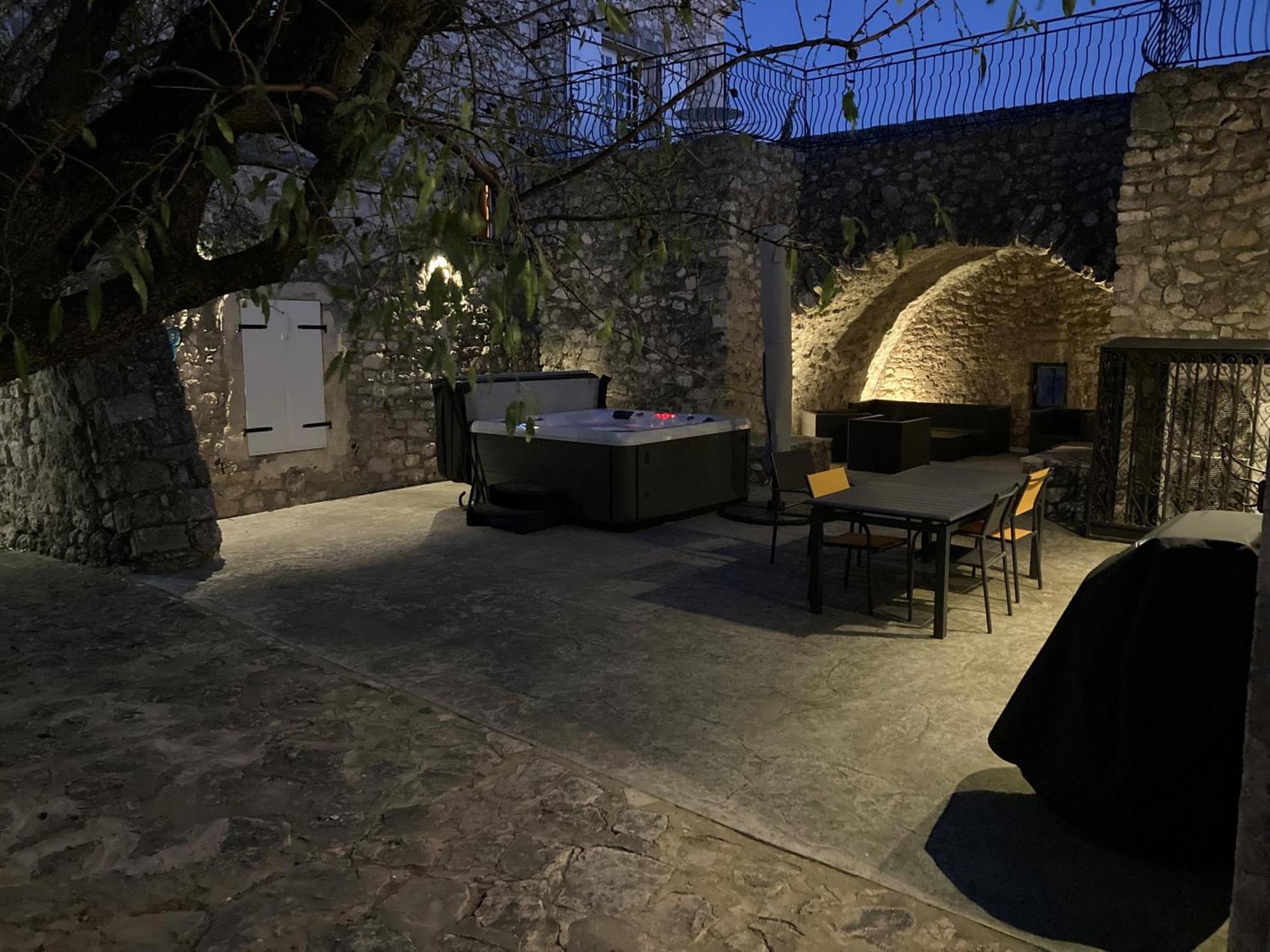La Closerie D'Escalin Gite 12 Personnes Et Jacuzzi La Garde-Adhémar Exteriör bild